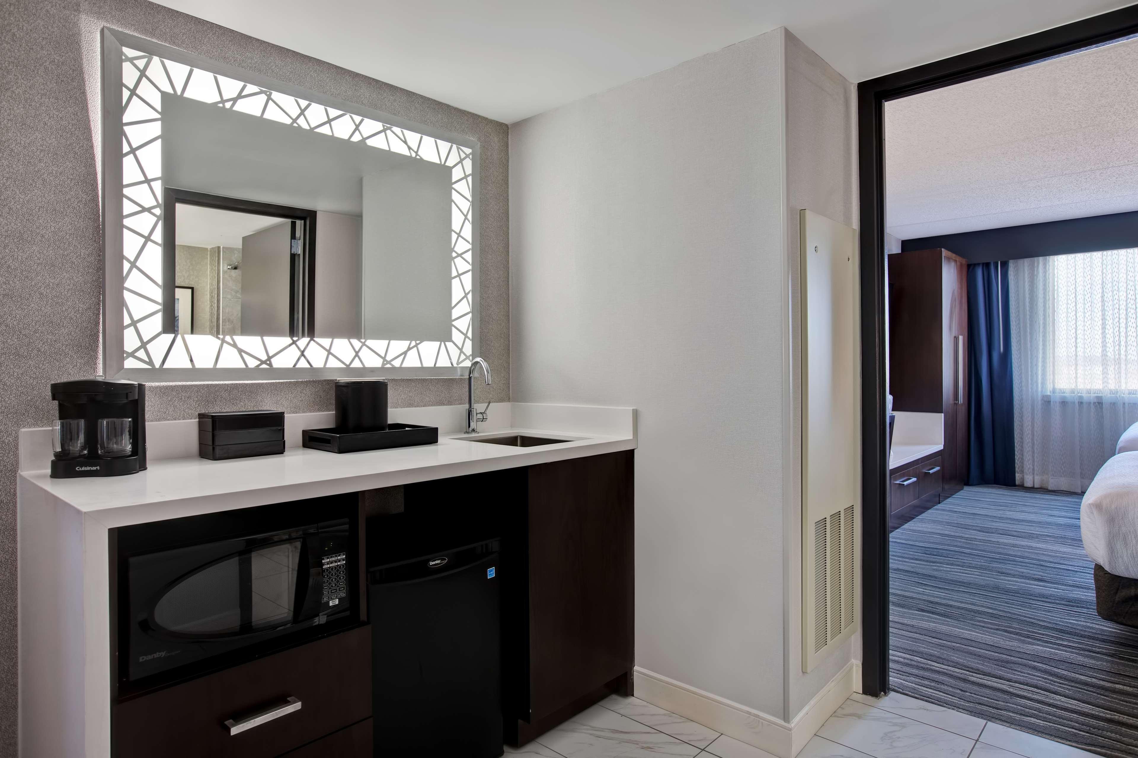 เอมบาสซี สวีท ซีราคิวส์ Hotel อีสต์ซีราคิวส์ ภายนอก รูปภาพ