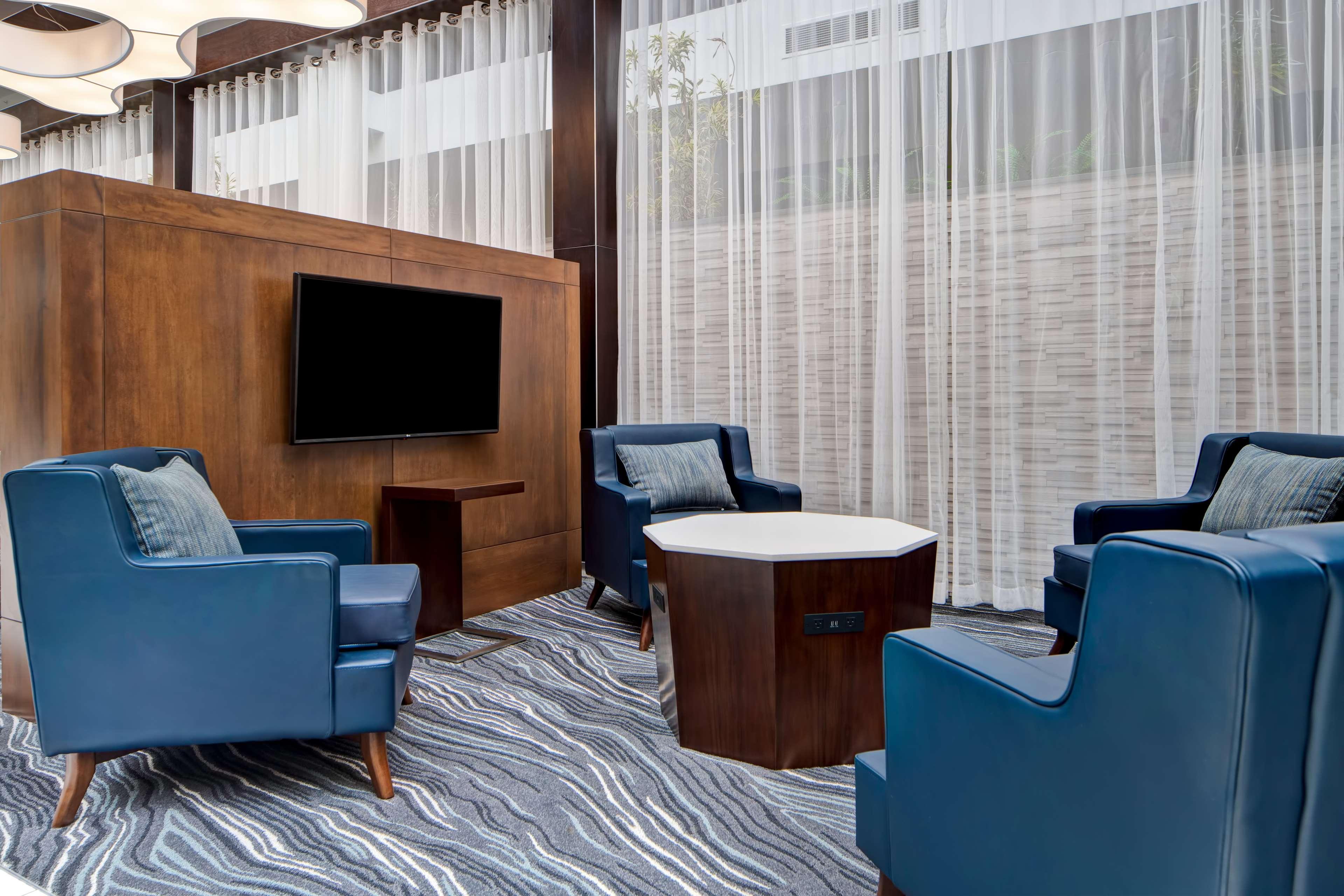 เอมบาสซี สวีท ซีราคิวส์ Hotel อีสต์ซีราคิวส์ ภายนอก รูปภาพ